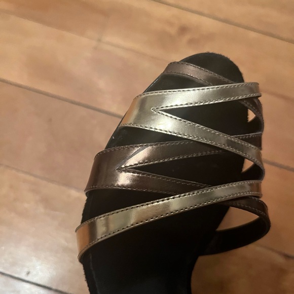 STUNNING Rare Gucci Metallic Cutout Heels - Picture 11 of 12